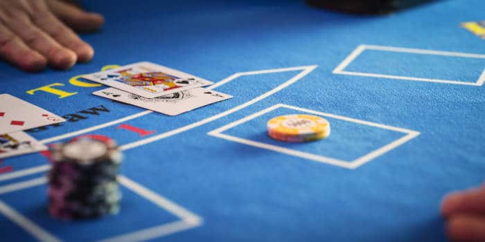 Șase persoane se confruntă cu acuzații în înșelătorie baccarat care vizează hard rock casino
